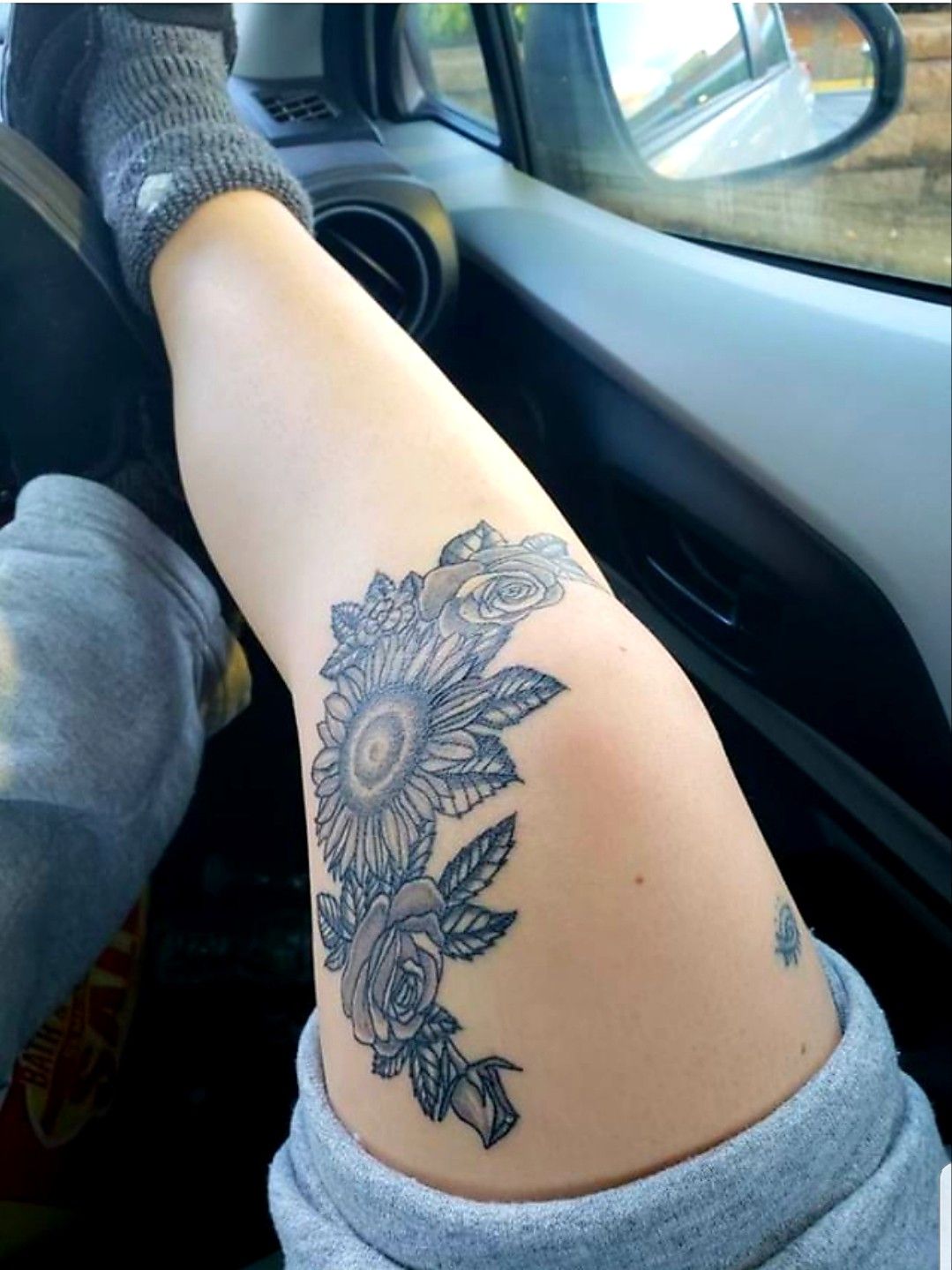 5 Stunning Knee Tattoo Designs for Women