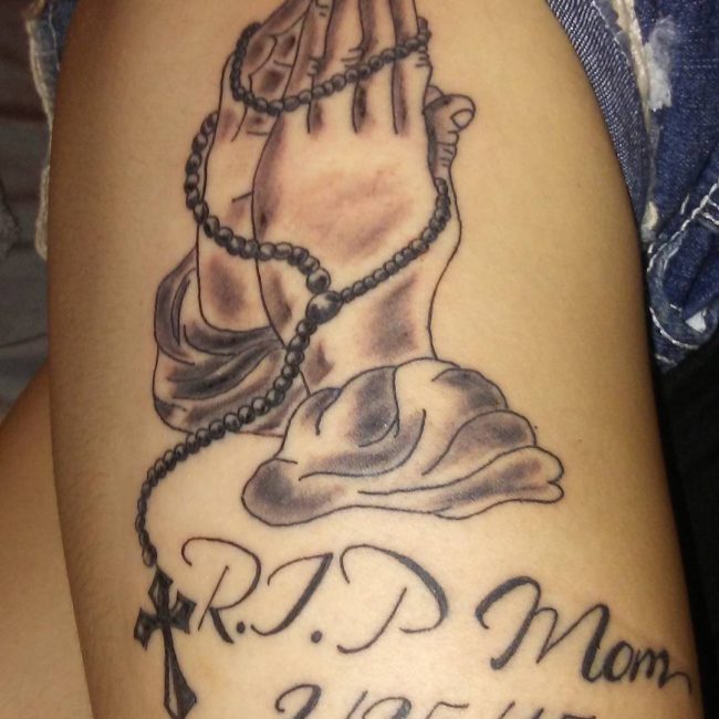 7 Heartfelt RIP Mom Tattoo Ideas