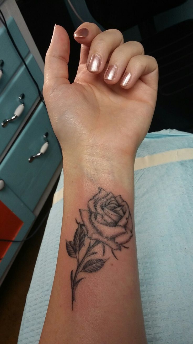 Elegant Rose Tattoos for Wrist: Inspiring Designs