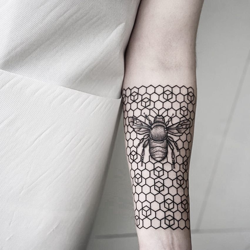 Share More Than 82 Honeycomb And Bee Tattoos In Eteachers