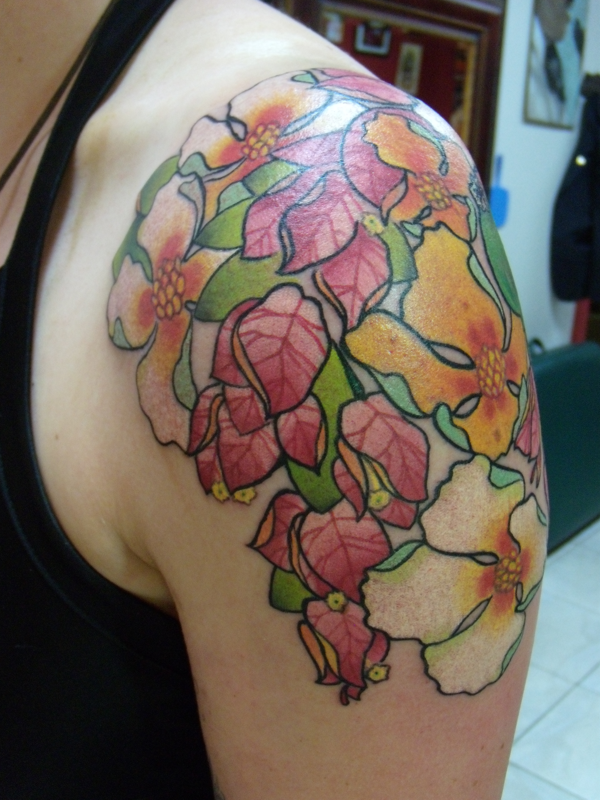 7 Stunning Shoulder Tattoos With Flowers: A Must-See Guide