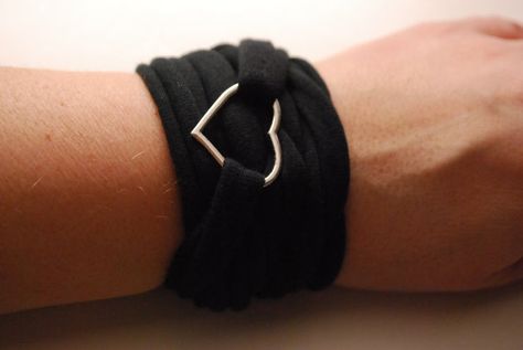 Single Heart Charm Wrap Wrist Cuff Black Stretch Wrist Bracelet Fashion