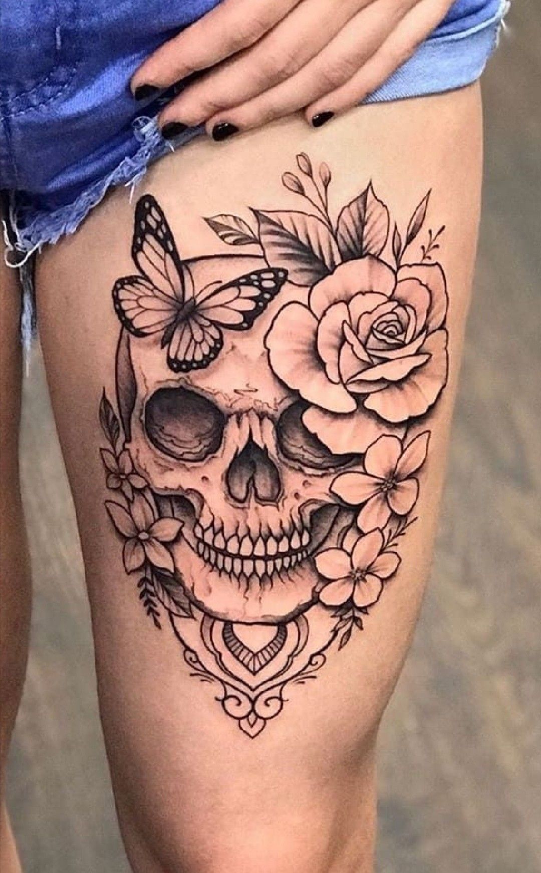 Skull Amp Flowers Https Tattoo Ideas Com Skull Thigh Skull Thigh Tattoos Flower Thigh