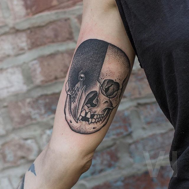 Skull With Crow Tattoo: Symbolism and Style Guide