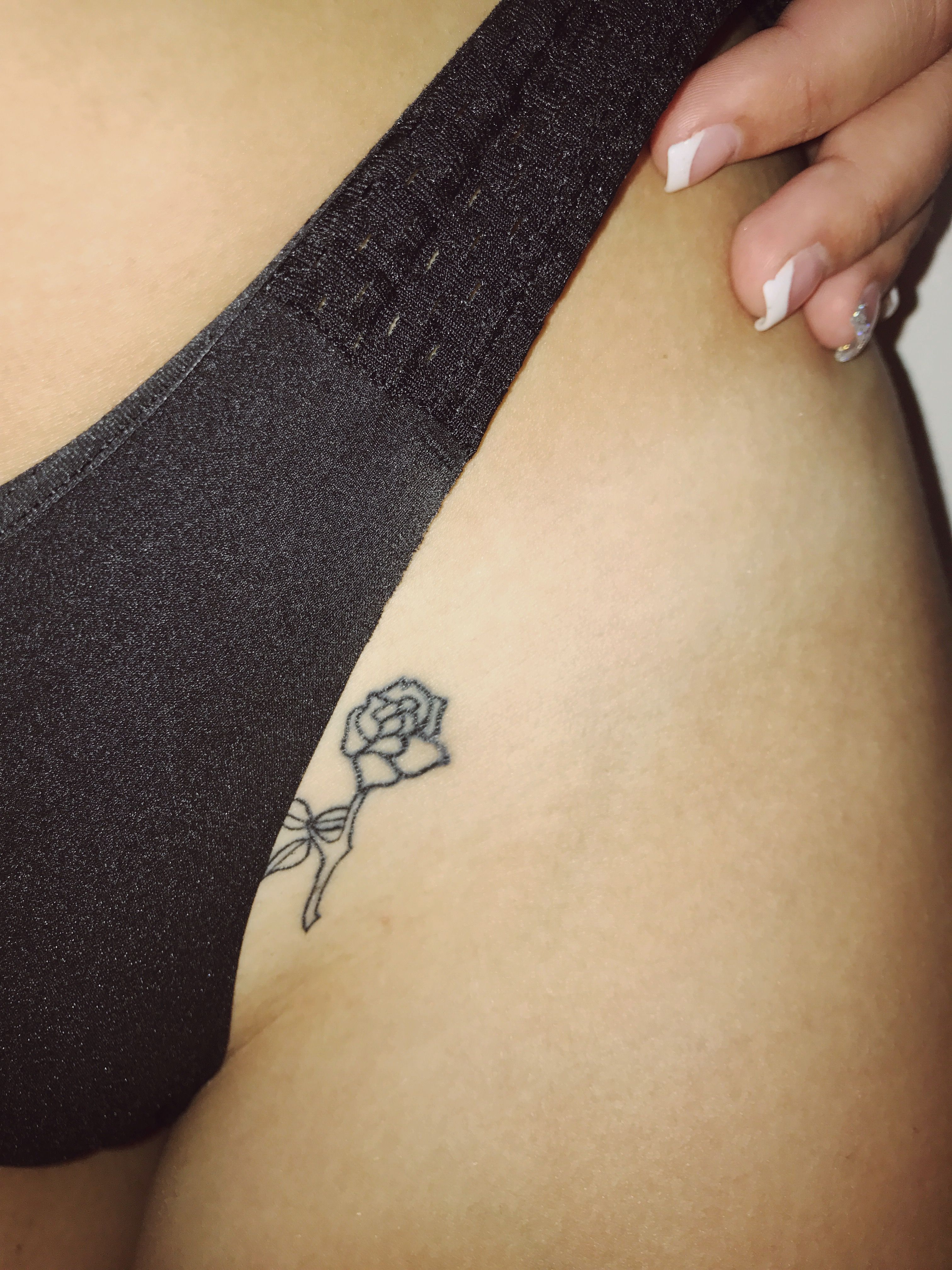 Tiny Hip Tattoos: Elegant, Discreet Artwork Ideas