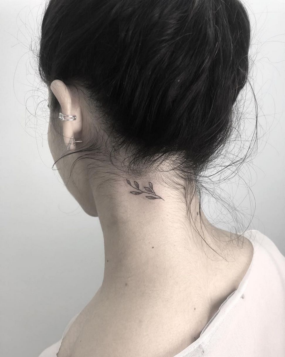 7 Tiny Tattoo Ideas for Women's Neck