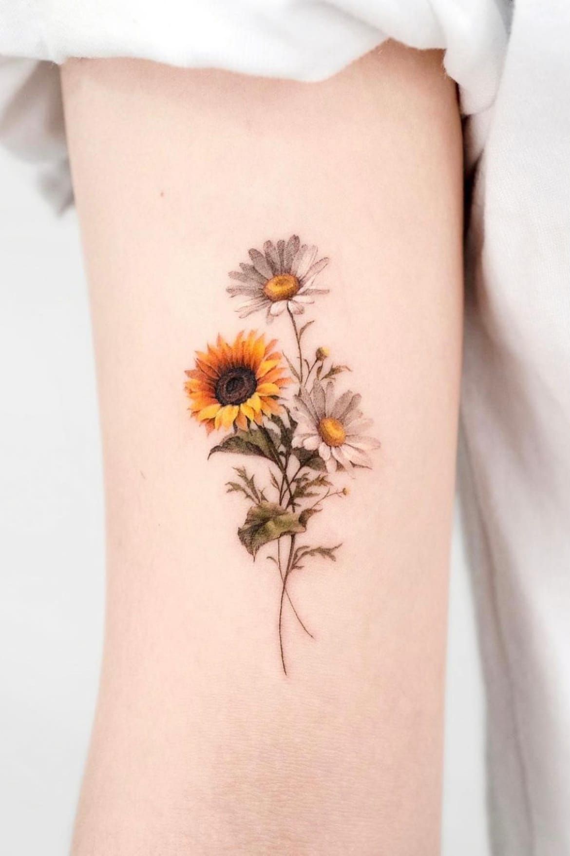 5 Stunning Sunflower and Daisy Tattoo Ideas