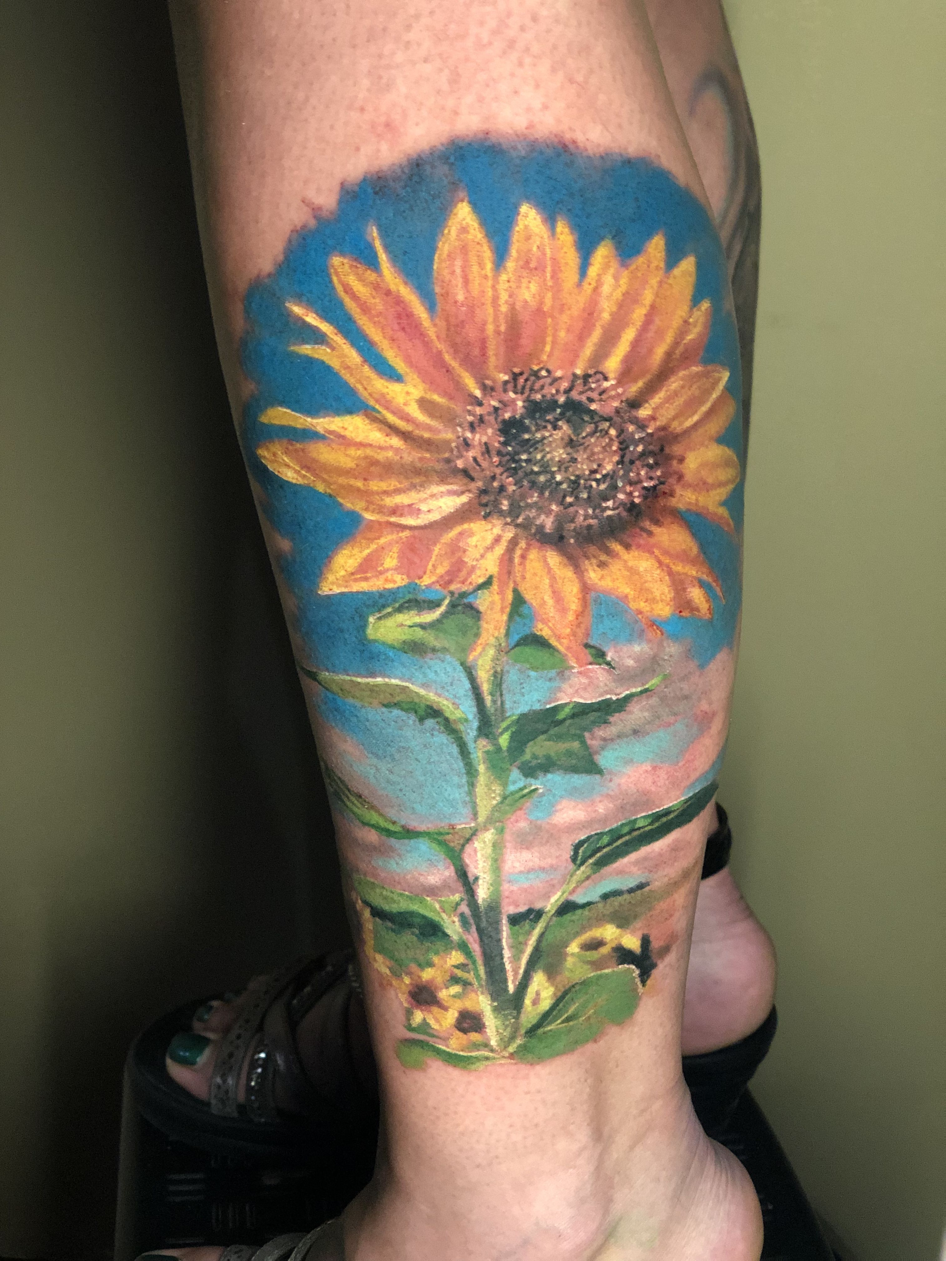 5 Stunning Sunflower Tattoo Ideas for Your Leg