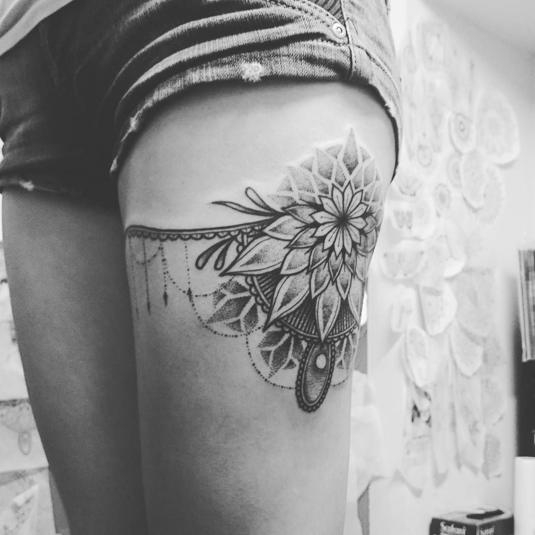 5 Stunning Garter Tattoo Designs for Thighs