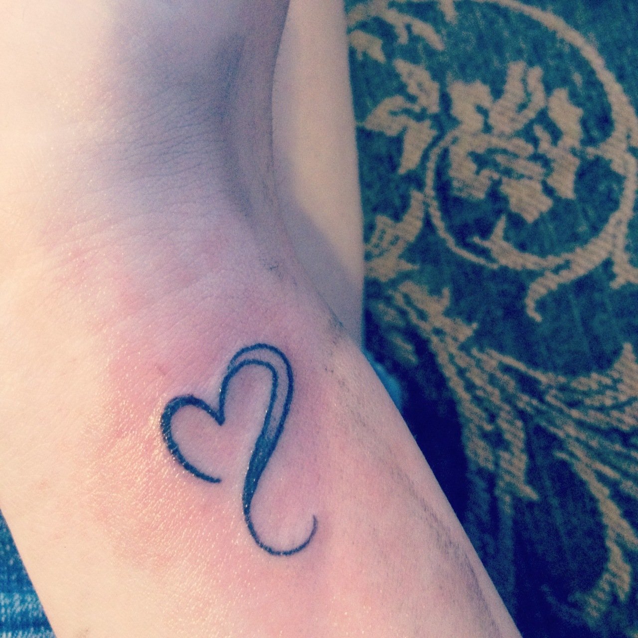 5 Heart Tattoo Designs for Your Wrist