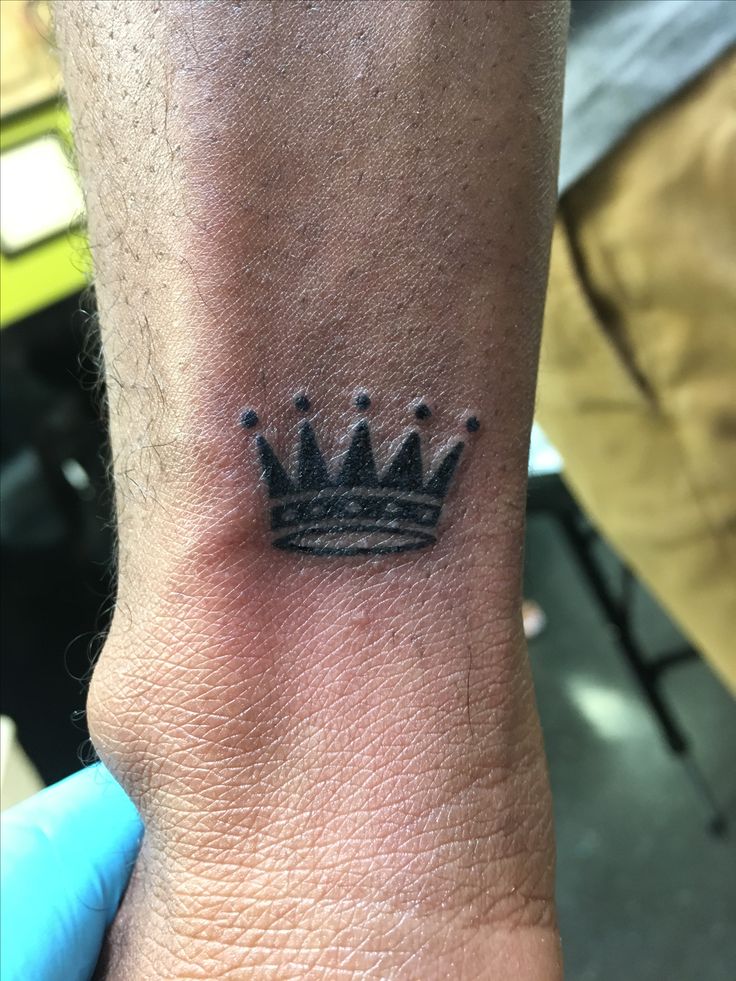 5 Crown Tattoo Ideas for Men