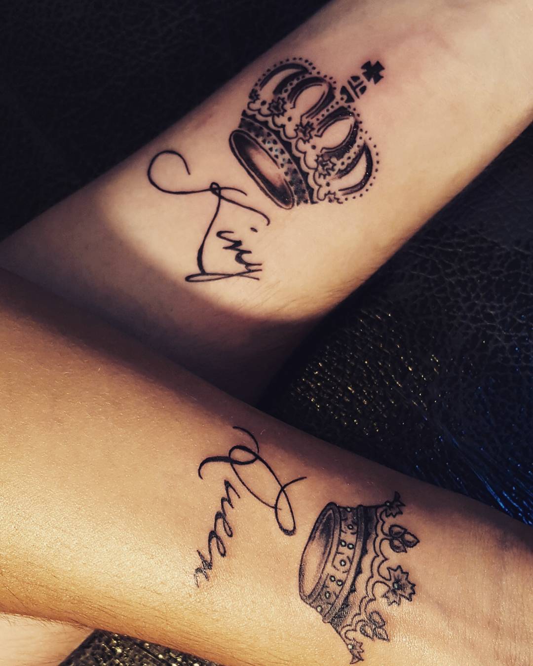 5 Stunning Name Tattoo Designs with Crowns