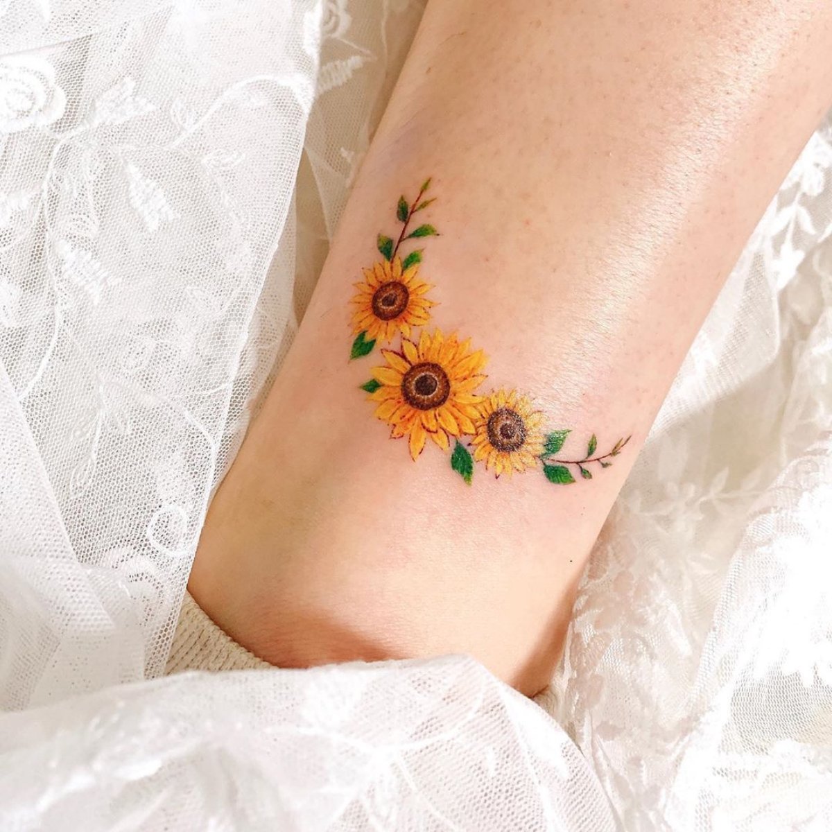 10 Hermosos Tatuajes De Girasol Para Mujeres