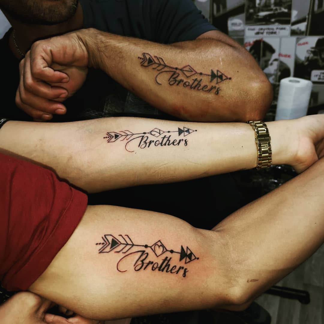 Tatuajes de Hermanos Unidos: Diseños y Significados