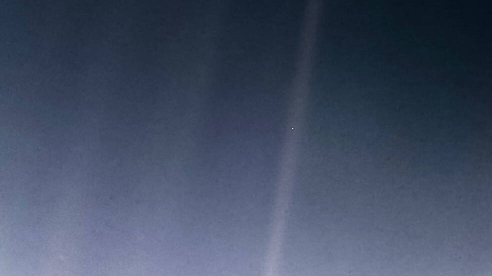 The Pale Blue Dot Earth Seen From 3 7 Billion Miles Away Https Ift Tt