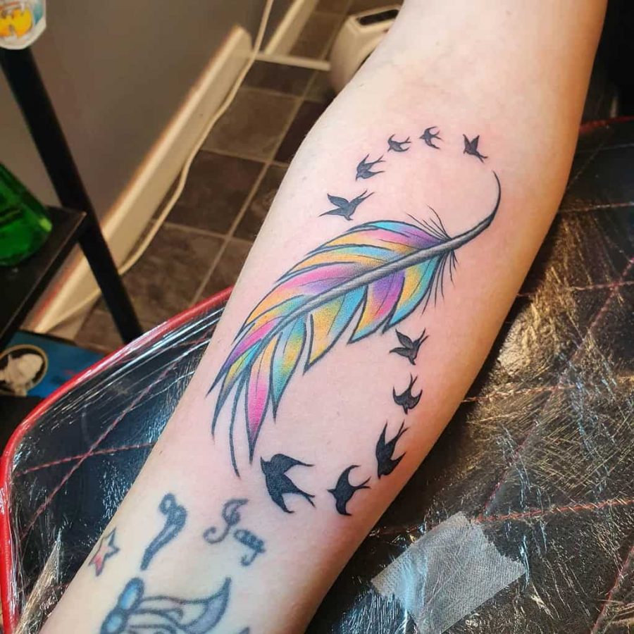 5 Stunning Ideas for Women's Infinity Feather Tattoos