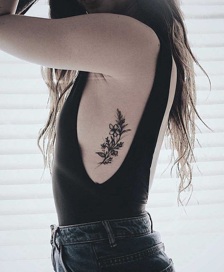 5 Stunning Women's Side Rib Tattoo Ideas