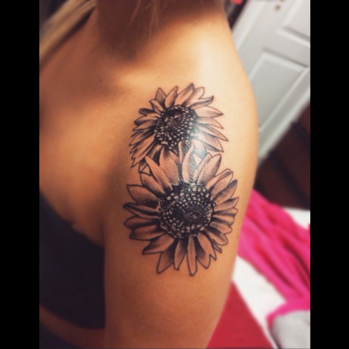 5 Stunning Designs for Sunflower Shoulder Tattoos